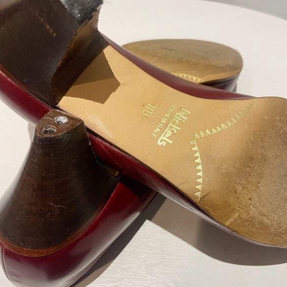 Vintage 70s Nickels Oxblood/Burgundy Leather Pumps with Tooled Toe Design - Picture 12 of 12